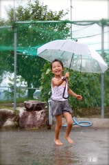 雨に躍る