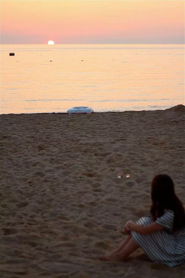 浜辺の少女2