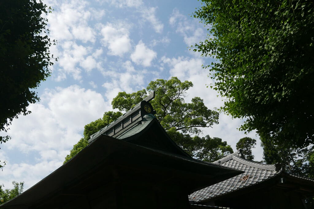 神社と五月晴れ ー1