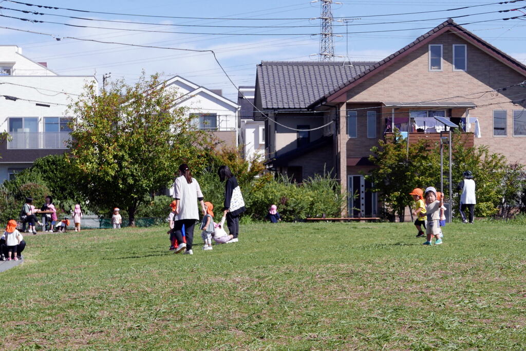  小公園の園児たち ―2