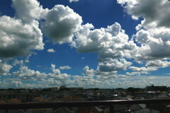 台風 前の 夏 空 ―1