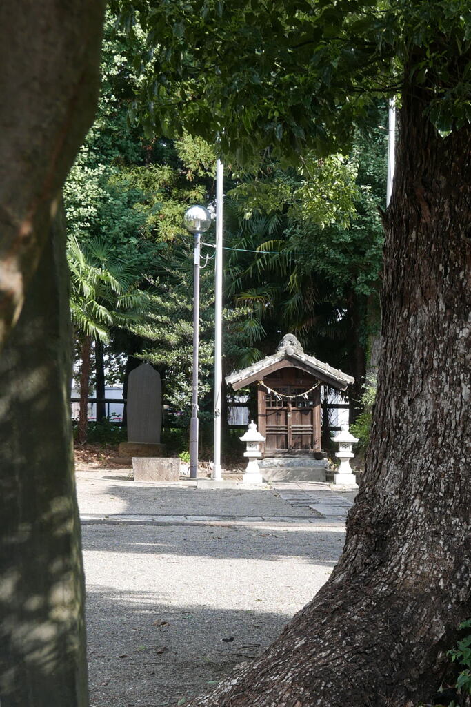 小さな小さな 神 社 ー1