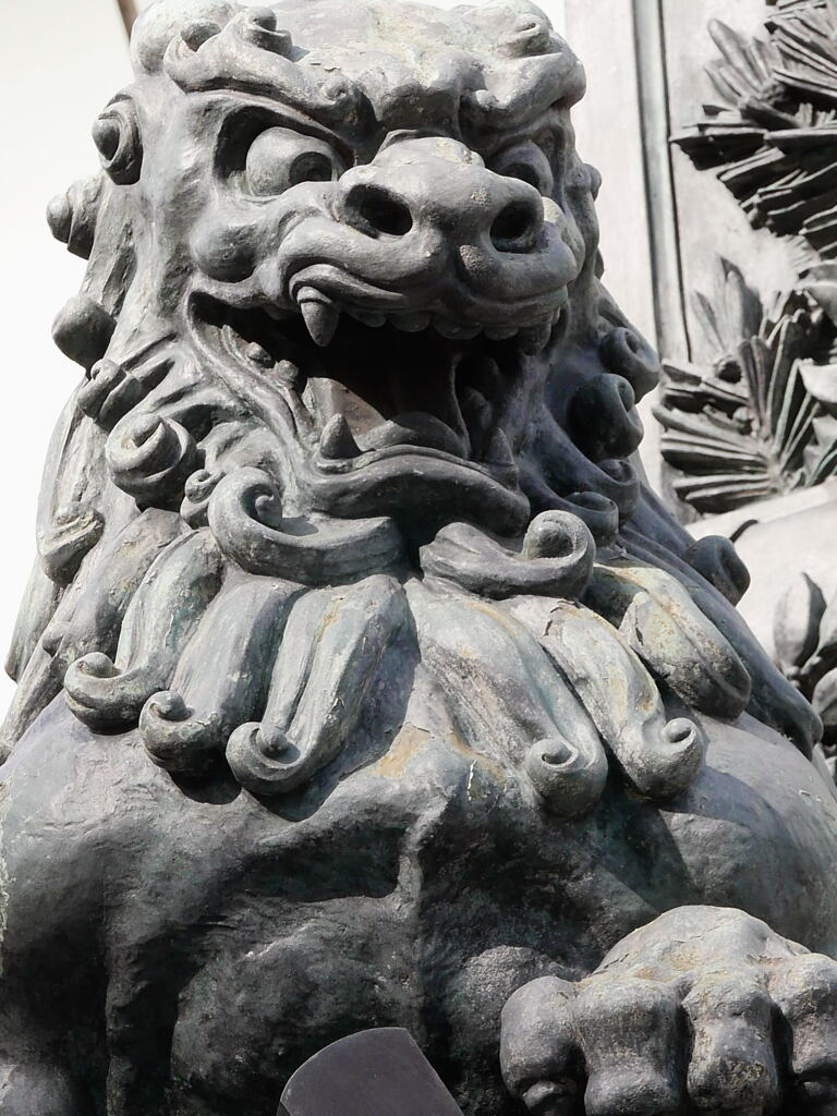 威　勢　