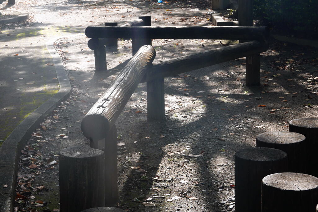 木組みの温もり 小公園で ー2