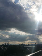 雲間から秋陽射しー1