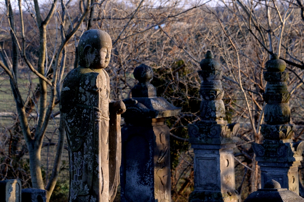 夕暮れの寺でー３