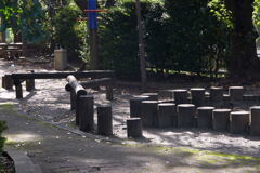 木組みの温もり 小公園で ―1