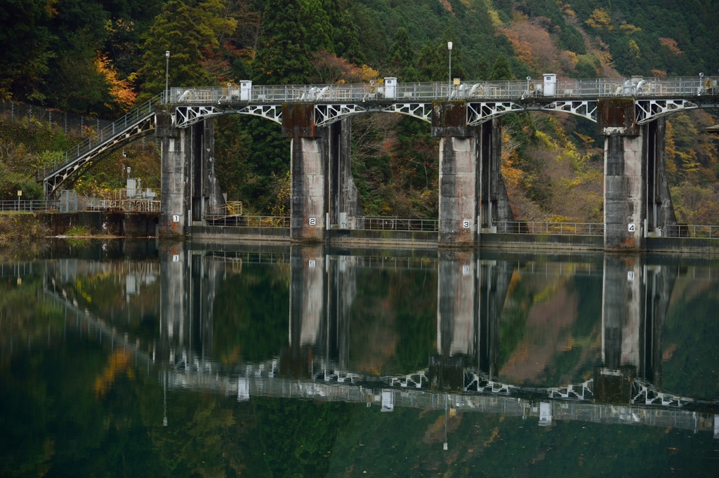 秋の下原ダム
