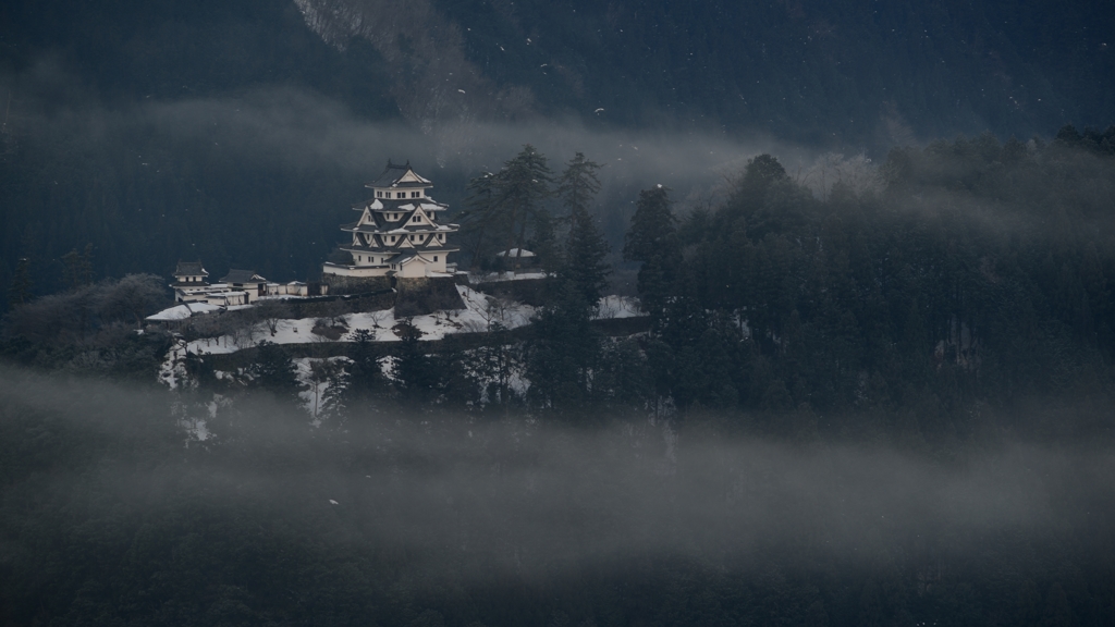 朝霧の郡上八幡城