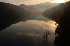 黎明の徳山湖