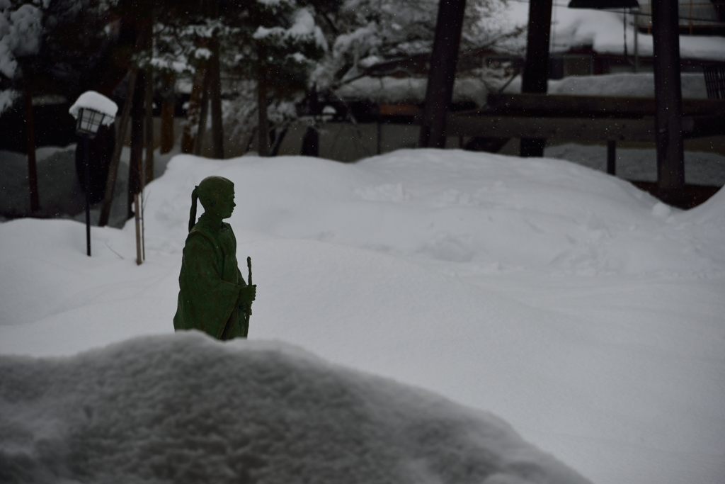 雪の境内