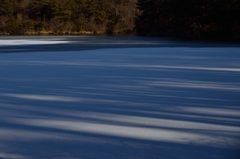 結氷の湖畔