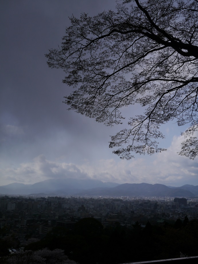 霊山護国神社から