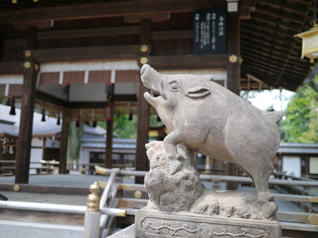 反対側にも狛猪