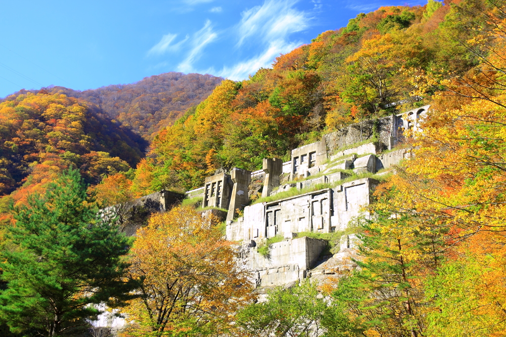 旧釜石鉱山跡の紅葉