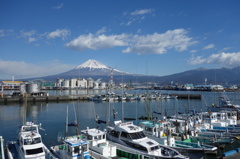 田子の浦港と富士山