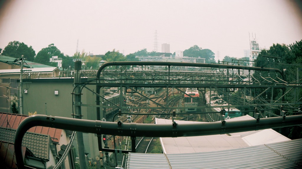 駅の窓から