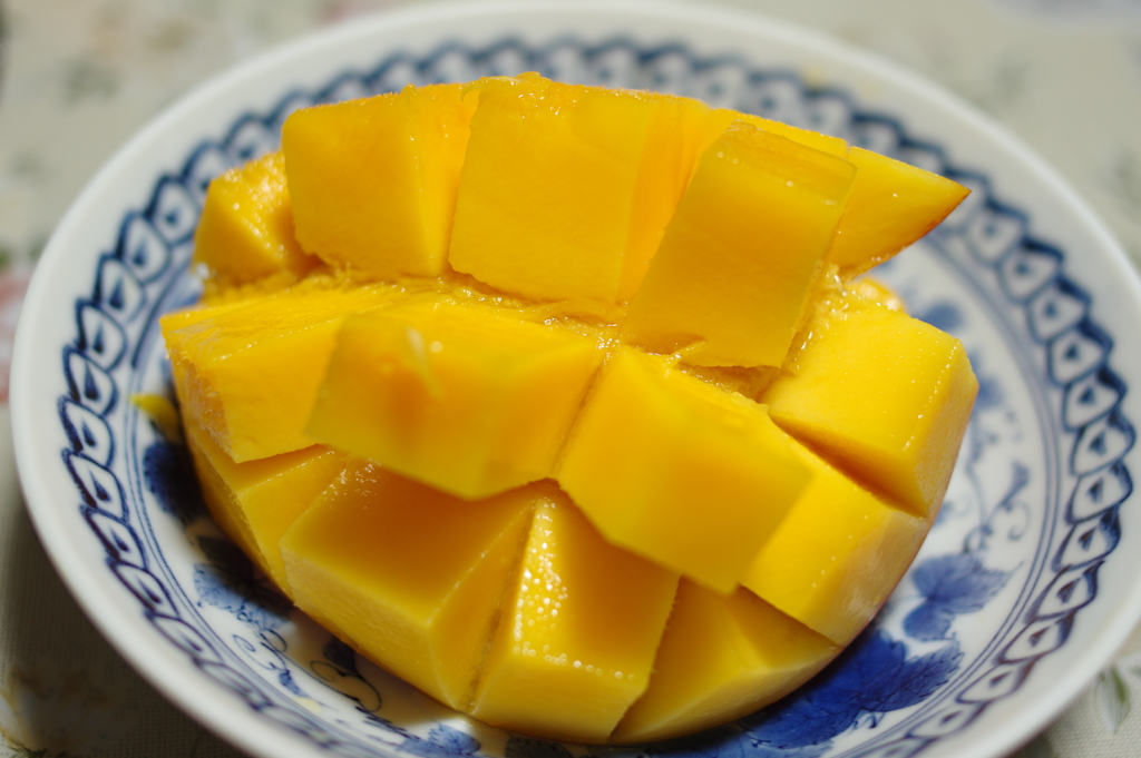 初めてマンゴーを切ってみた