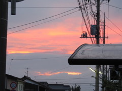 車庫から見える夕暮れ