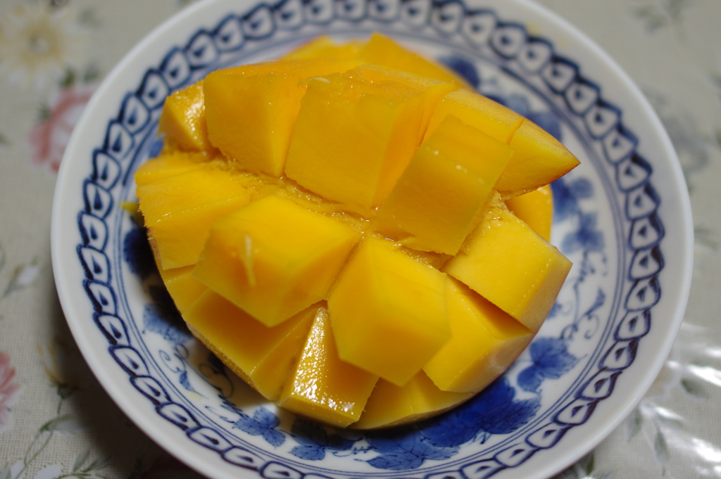 初めてマンゴーを切ってみた