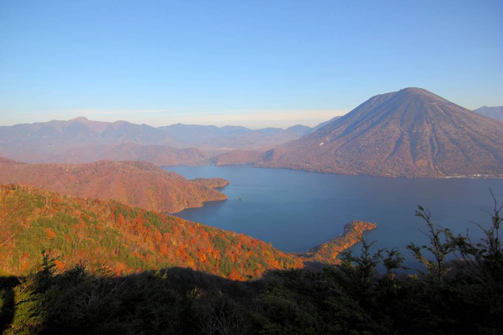男体山と紅葉