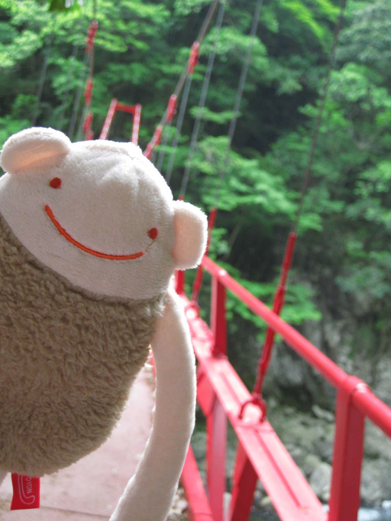 長門峡の橋の端