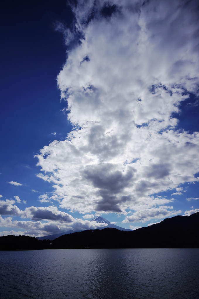 山から伸びる