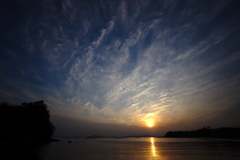 雲と夕日