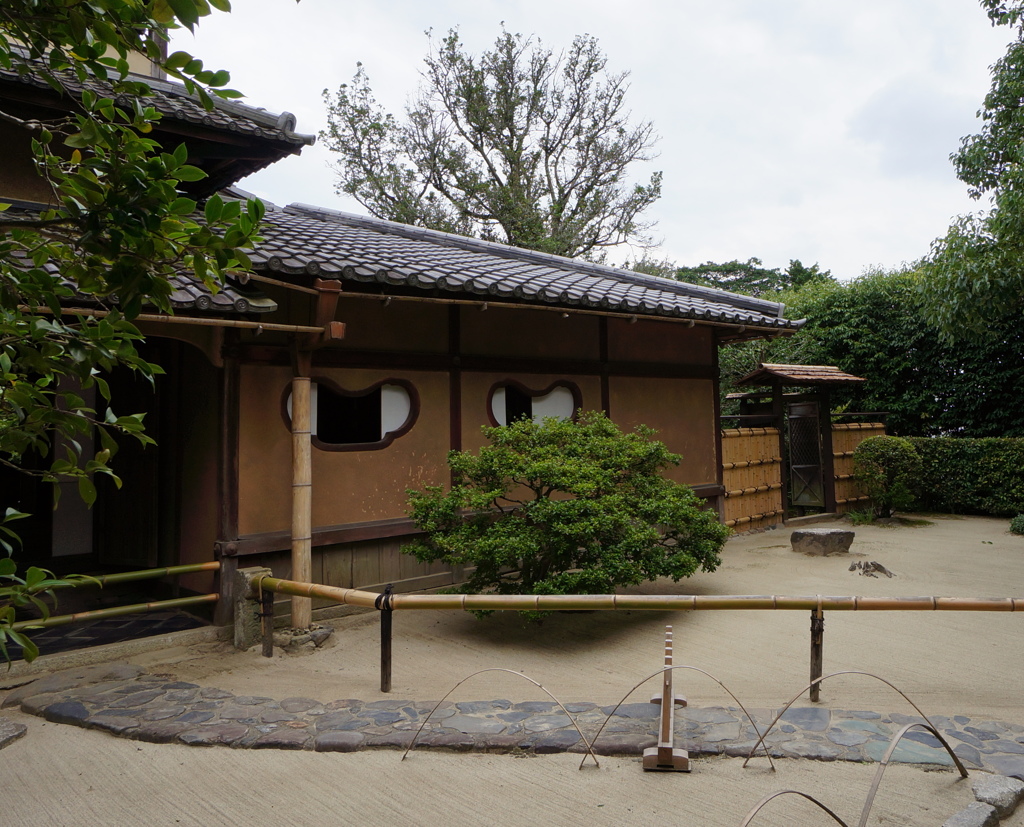 じろり