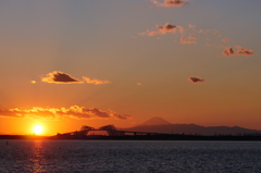 SUN、Bridge、Mountain