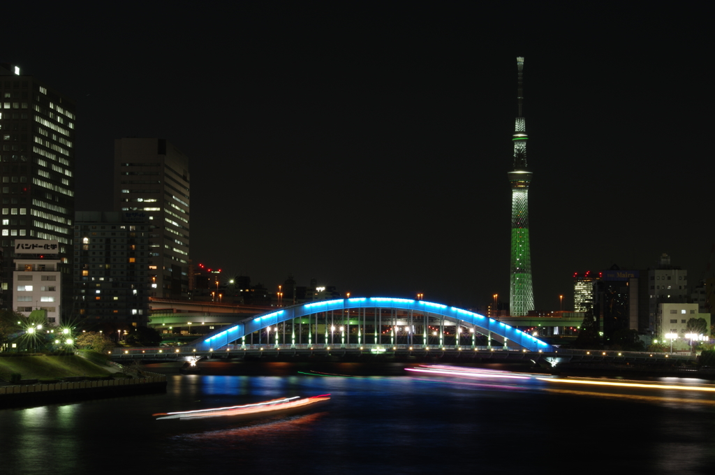 東京スカイツリーと永代橋