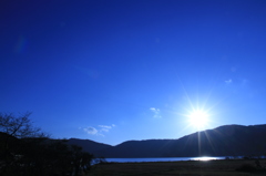 冬至の日没と鏡湖
