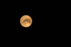 闇夜にスーパームーン