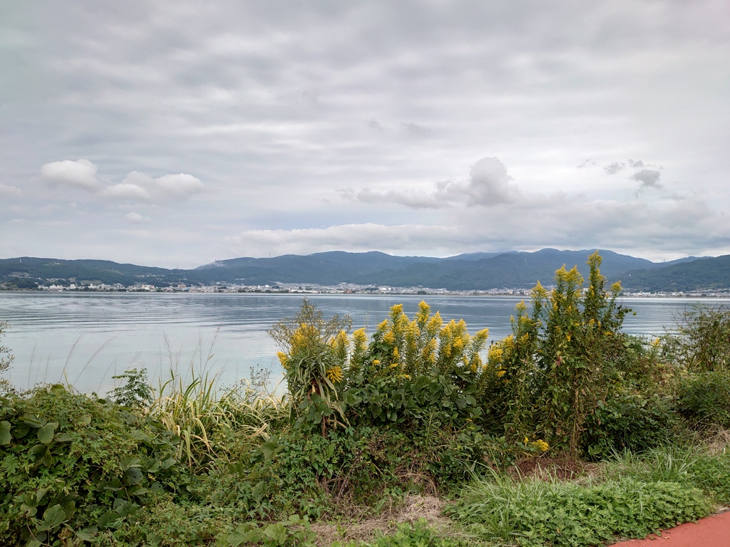 曇り空も続かず　☁のち☂