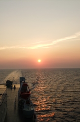 海上での夕日（福岡→三重）
