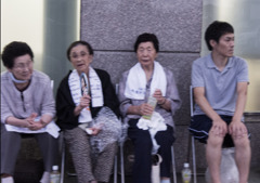 待つ人たち　8