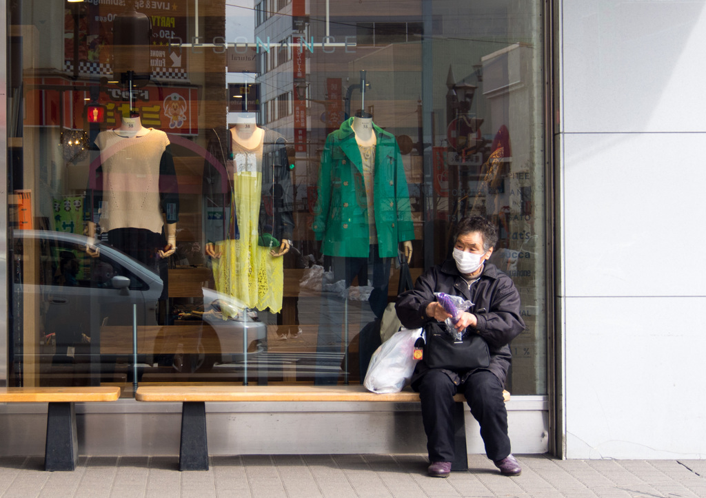 ベージュ・黄色・緑・・・・紫