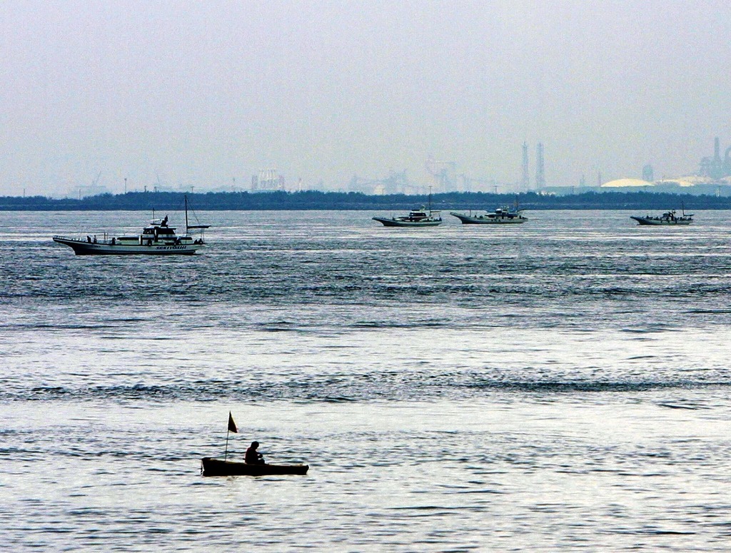 独り釣り糸を垂れる