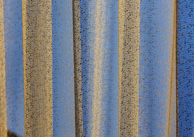 ブルーのドレープ