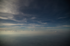 空の下で