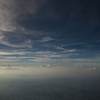 空の下で