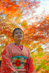 紅葉と静かなまなざし＠海藏山龍雲寺（島根県浜田市三隅町）