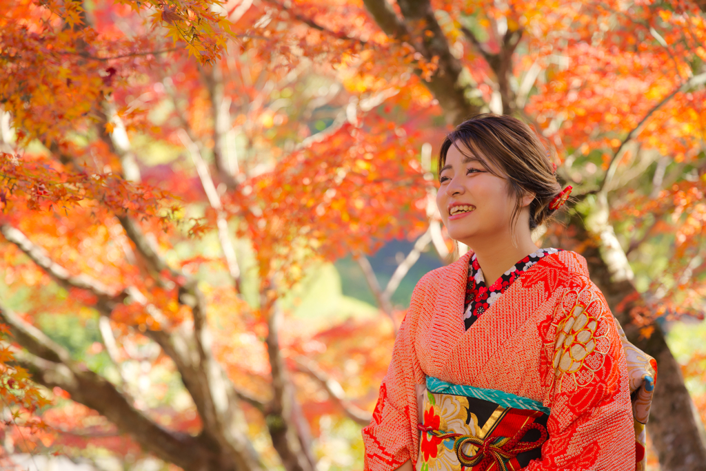 紅葉と静かなまなざし＠海藏山龍雲寺（島根県浜田市三隅町）