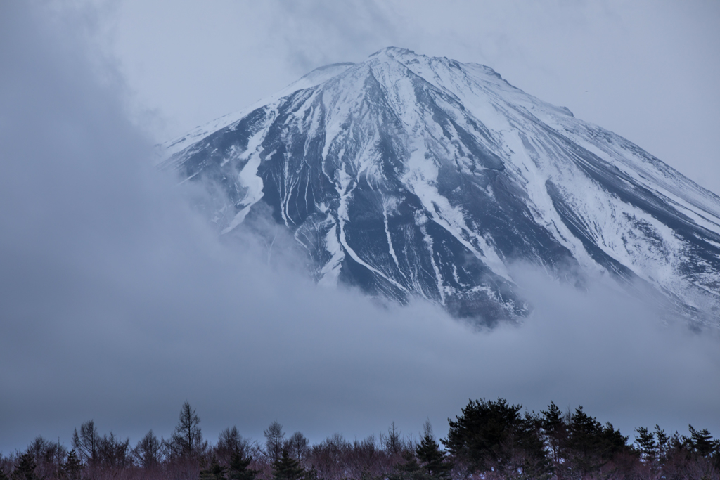 雲間に