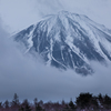 雲間に