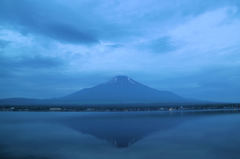 月、雲にのまれ...