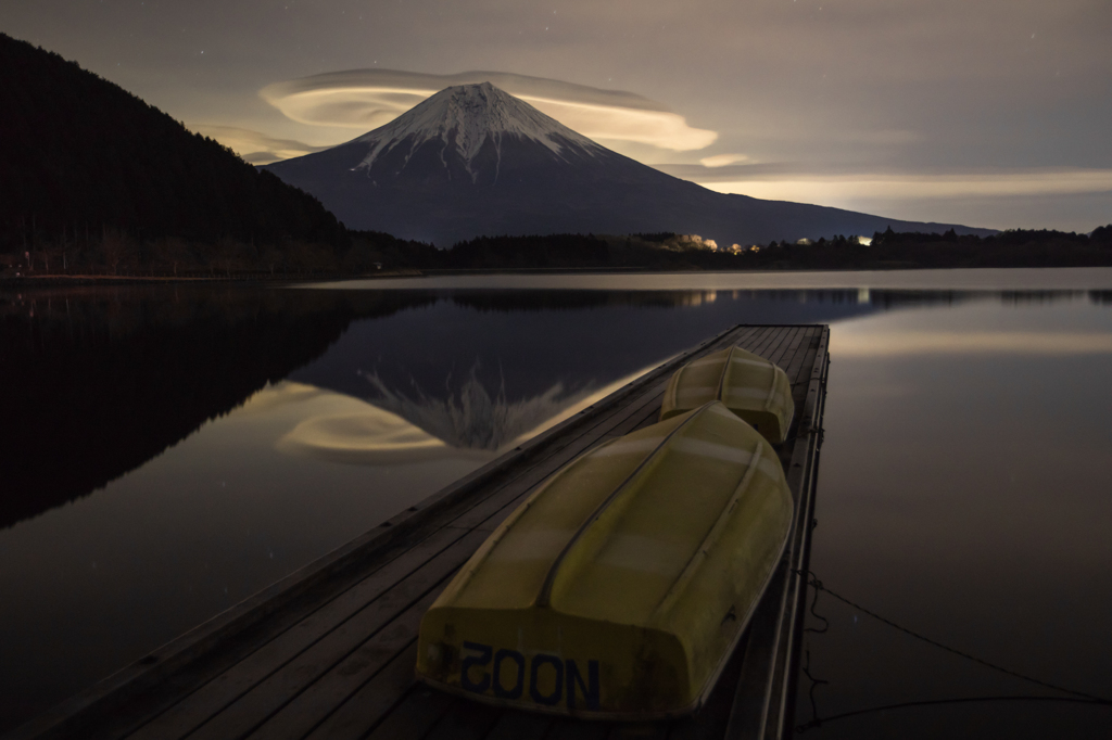 静寂の湖畔