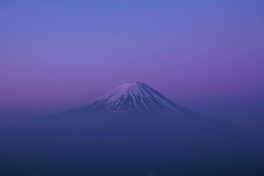 夜明けに浮かぶ...