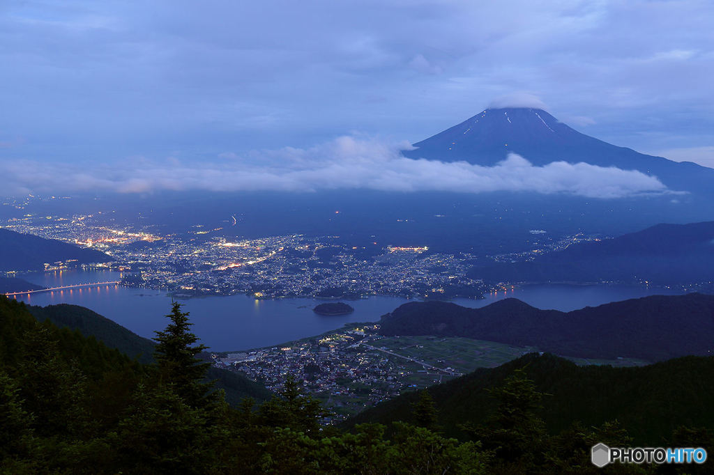 夏富士の夕暮れ雲...