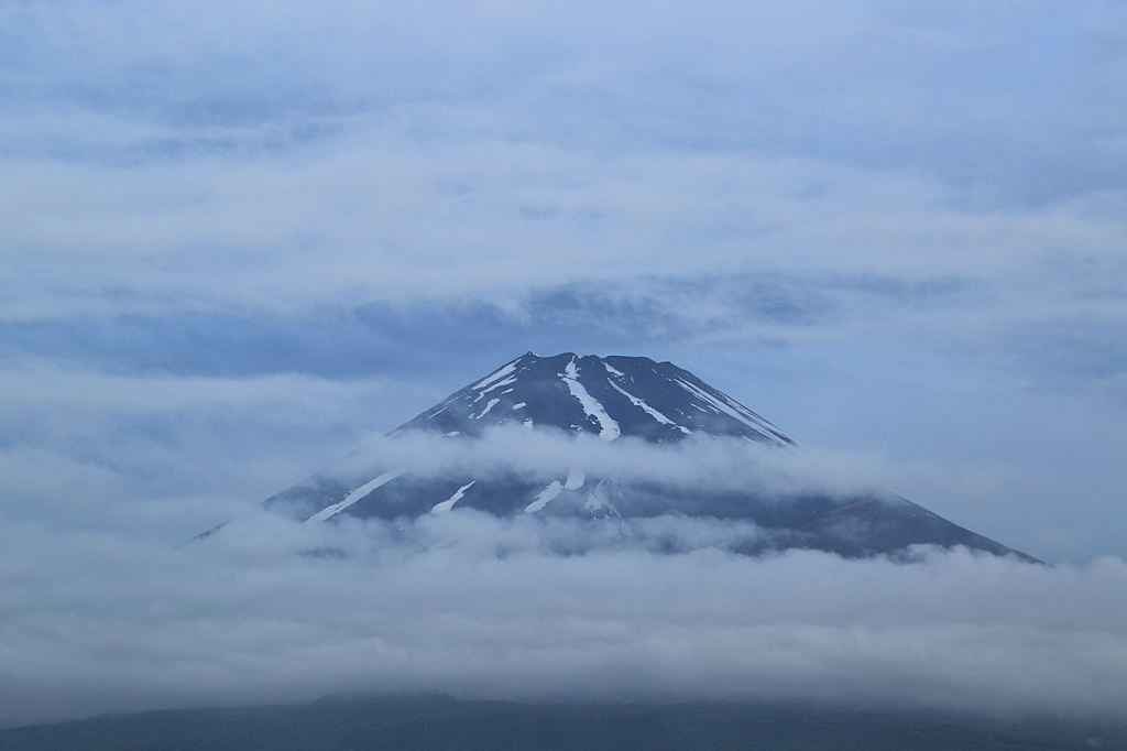 雲の合間に...